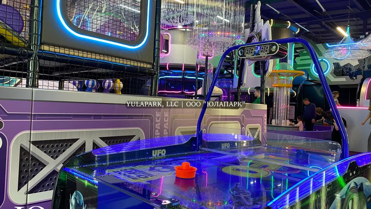 Интерактивные игры для детей, настольный хоккей в развлекательных центрах.