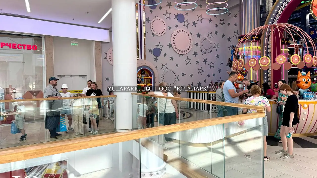 Вход и сказочный ресепшен во Флик-Фляке.