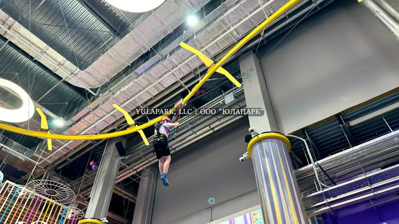 Яркий скайрайдер с неоновой подсветкой для полетов над пакром во Флик-Фляк Пушкино.