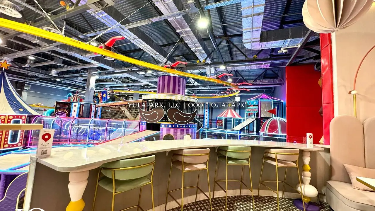 Флик-Флик или цирк для детей. Скайрайдер, множество светящихся горок, сухой бассейн с шариками, батуты и различные препятствия.