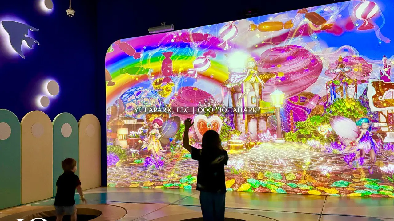 Интерактивный парк, интерактивные батуты с экранами с подсветкой в детском парке